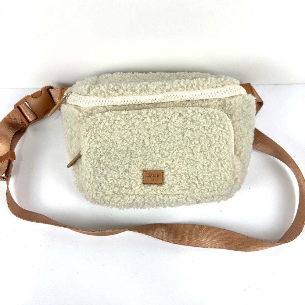 Freshly Picked Cream Tan Sherpa Fleece Crossbody Bag Medium Fanny Pack Purse NEW - Picture 1 of 8